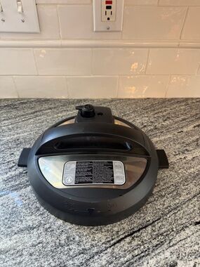 Instant Pot IP-DUO60 V3 6 qt Pressure Cooker Replacement Part Lid With Gasket